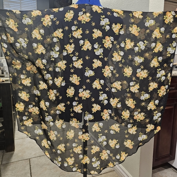 Floral Black Kimono Cardigan - Picture 3 of 7